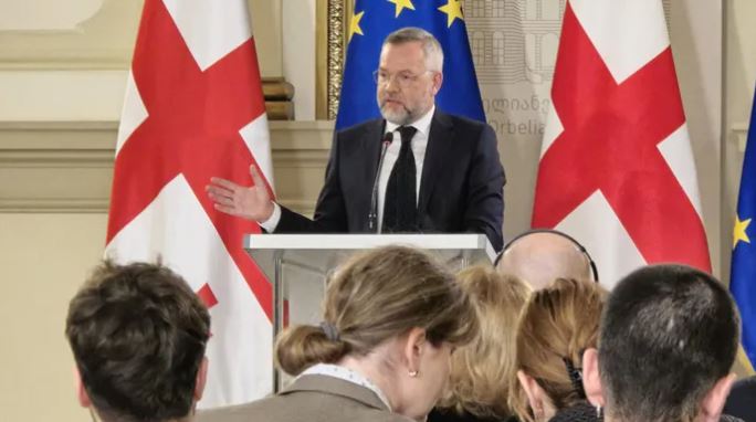 მიხაილ როთი - მმართველი პარტიის ზოგიერთი წარმომადგენელი გვეძახის მტრებს, ჩვენ მტრები არ ვართ, ჩვენ ვართ მეგობრები - ბოდიში, მაგრამ მმართველ პარტიას ჰკითხეთ, რატომ არ ჰქონდათ სურვილი, მივეღეთ - Palitra News